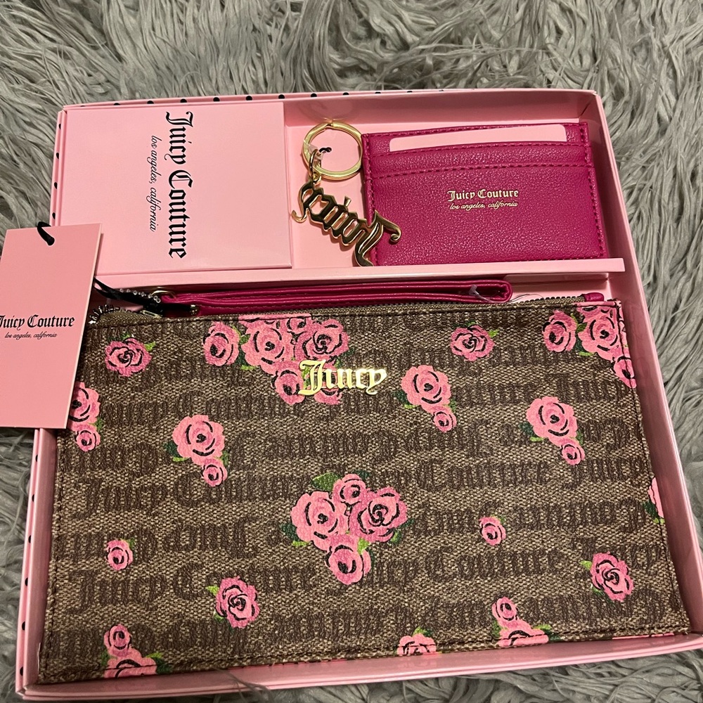 Juicy couture Wristlet /key ring /credit card holder perfect gift 💝set! 3 items